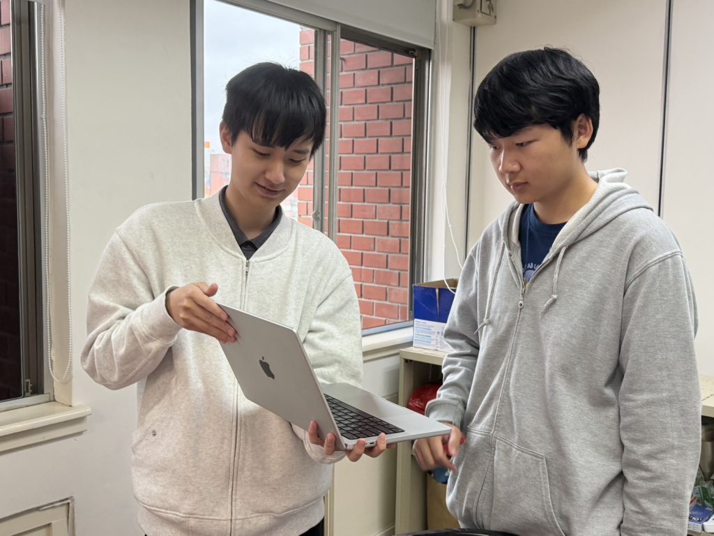 向同學介紹客語腔調分布