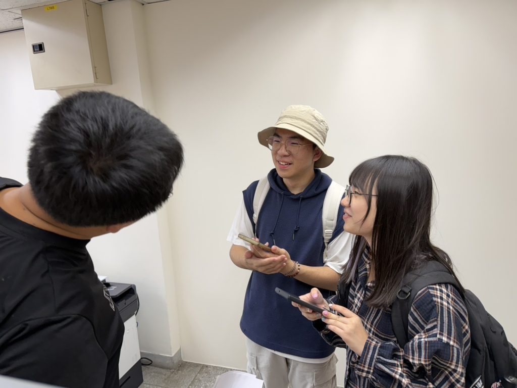 同學嘗試講客語