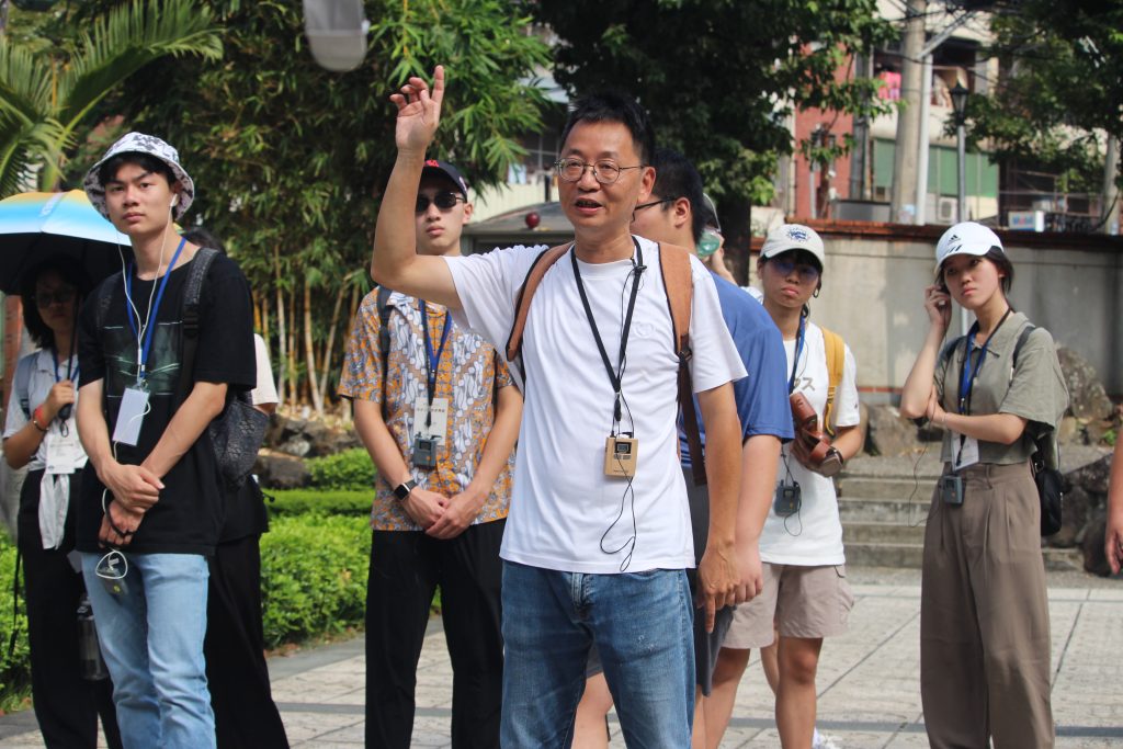 講師解說鄞山寺的歷史與建築特色