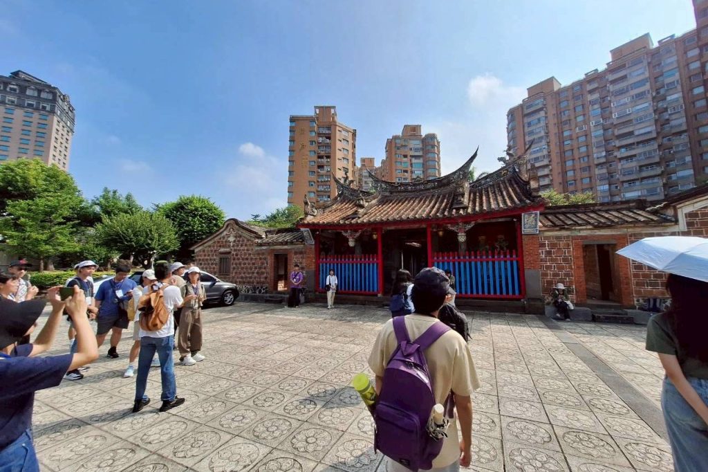 參觀淡水鄞山寺