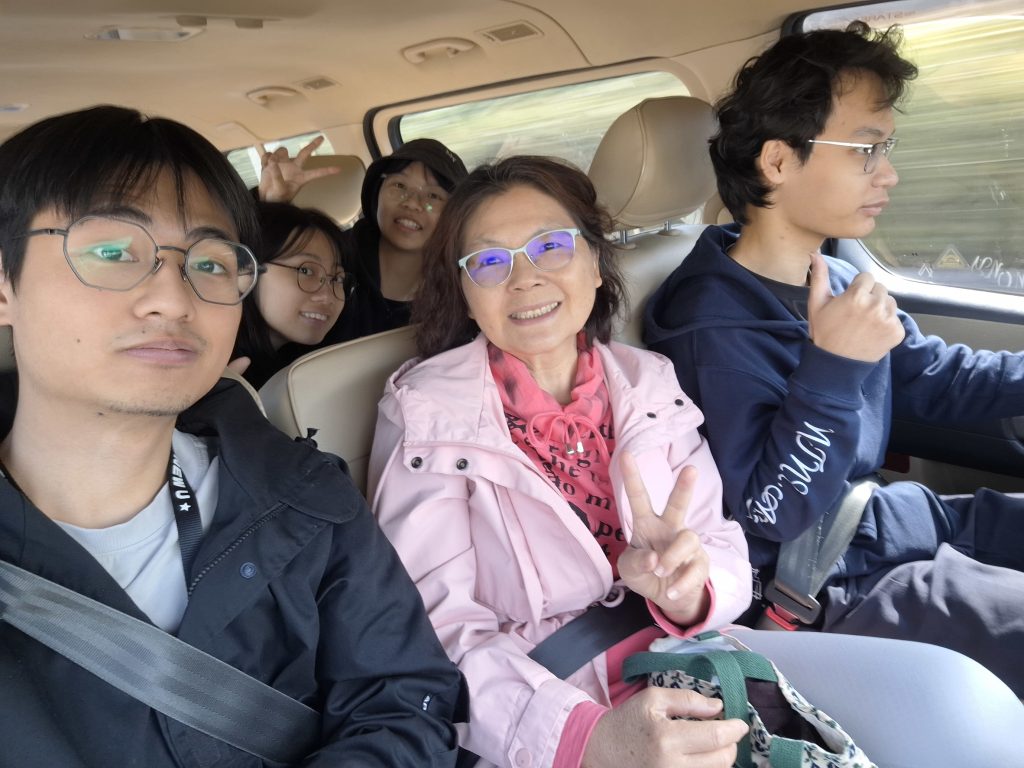 團隊成員一同開車前往屏東