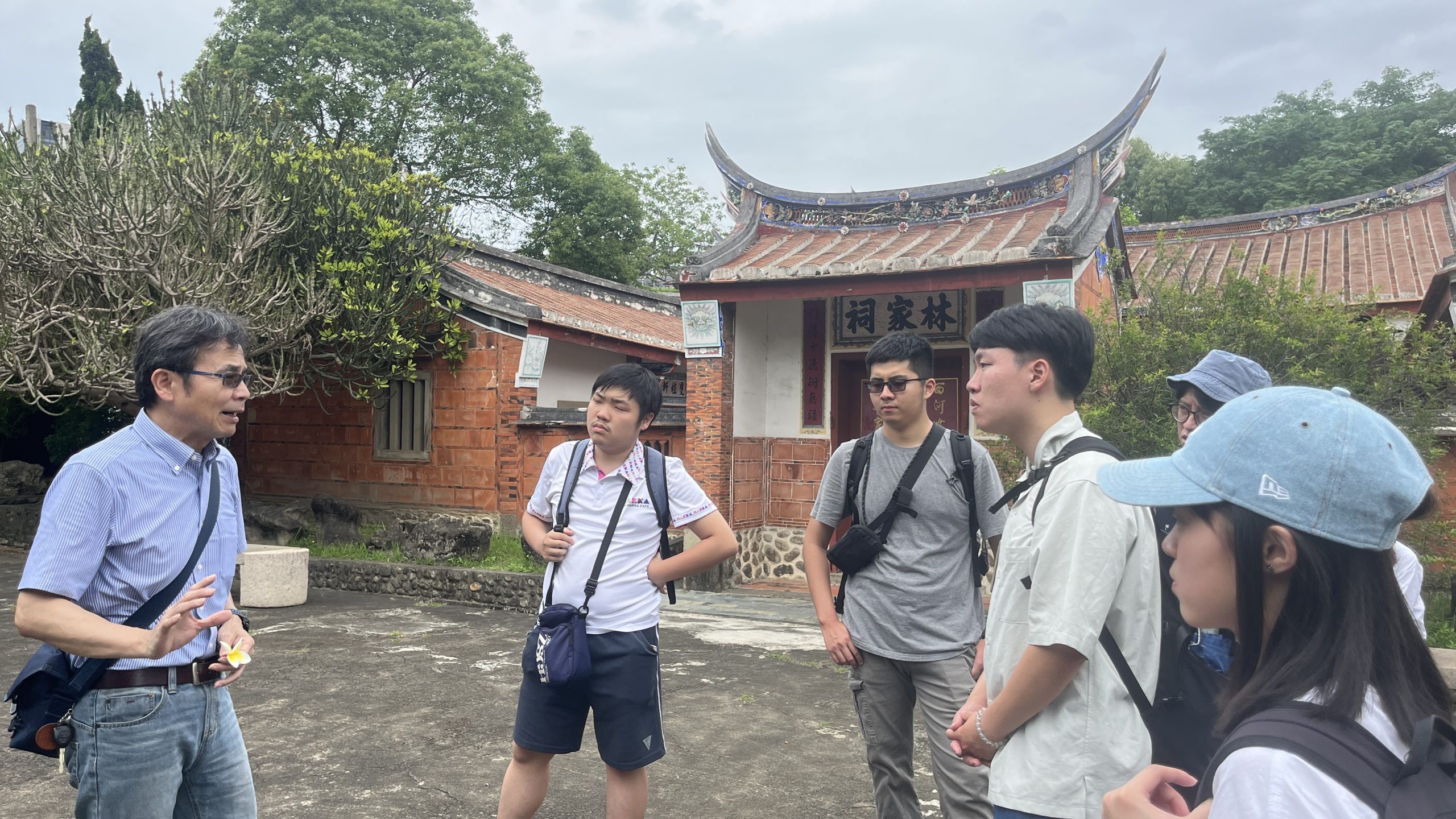 新竹客家社群考察 羅烈師老師帶領學生參訪廖賢祠